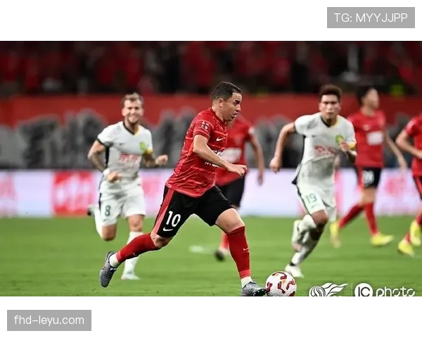 焦点战实时：山东泰山2-1反超成都蓉城，克雷桑点射建功